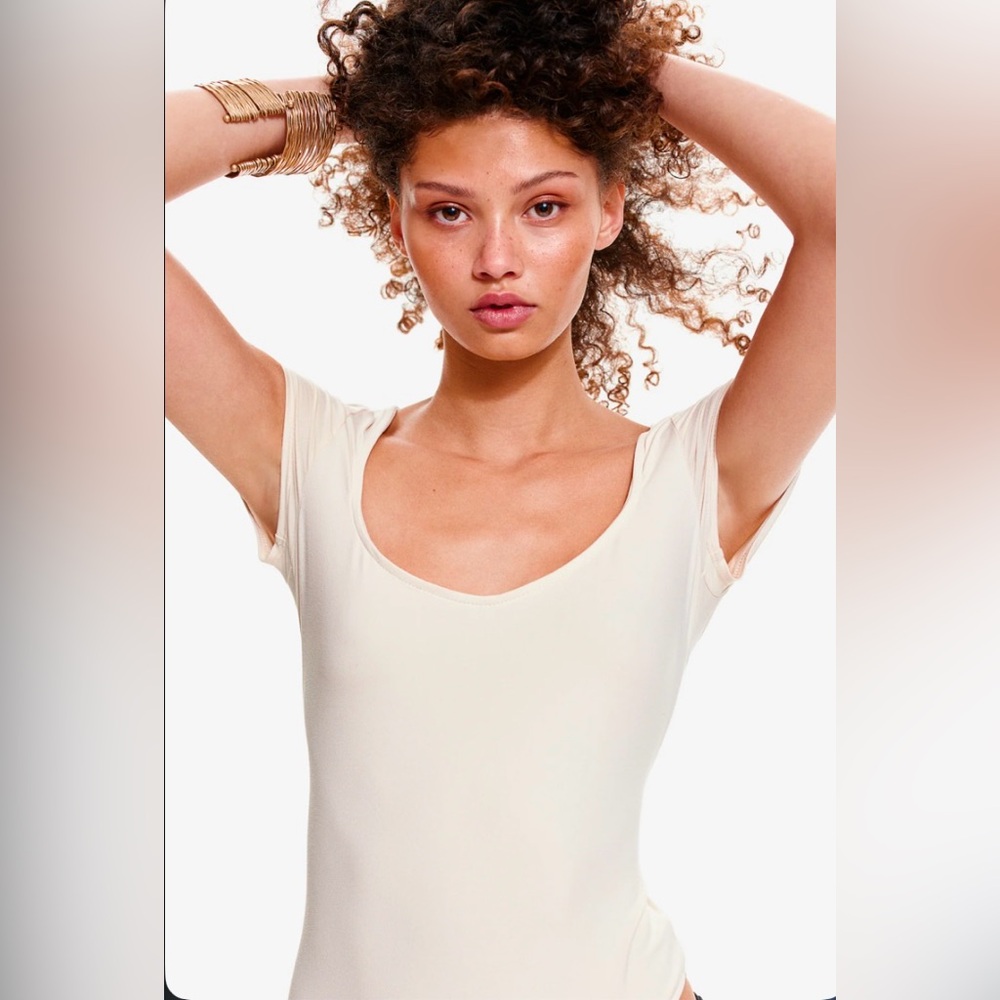 Scoop neck top